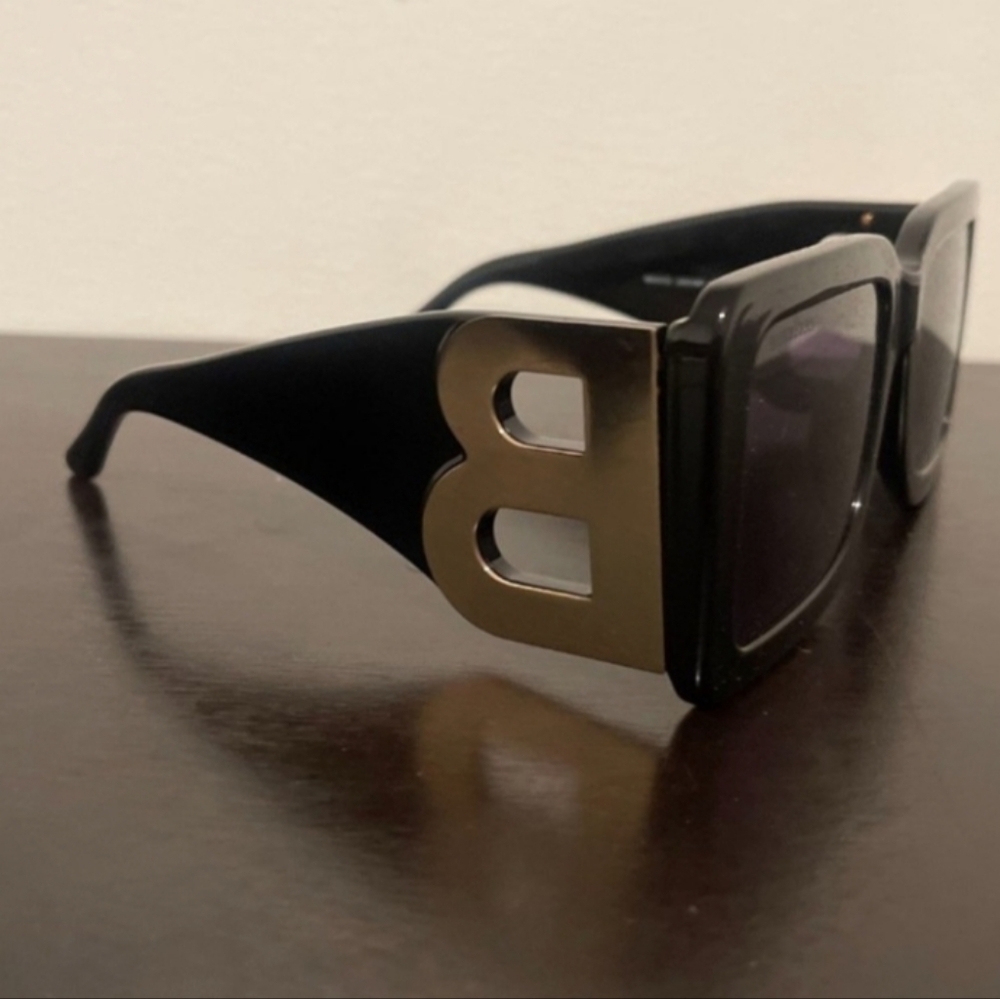 Burberry Black and Gold Square Sunglasses - Picture 2 of 6